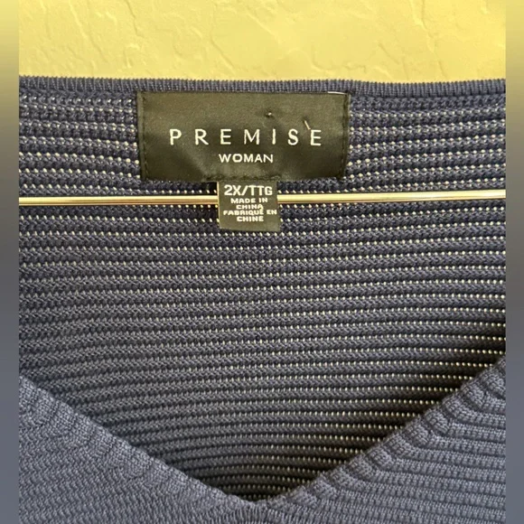 NWOT Women’s Premise Deep Navy V-Neck Ribbed Knit Sweater, 2X - Picture 2 of 3